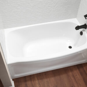 White contour bathtub with matte finish faucets