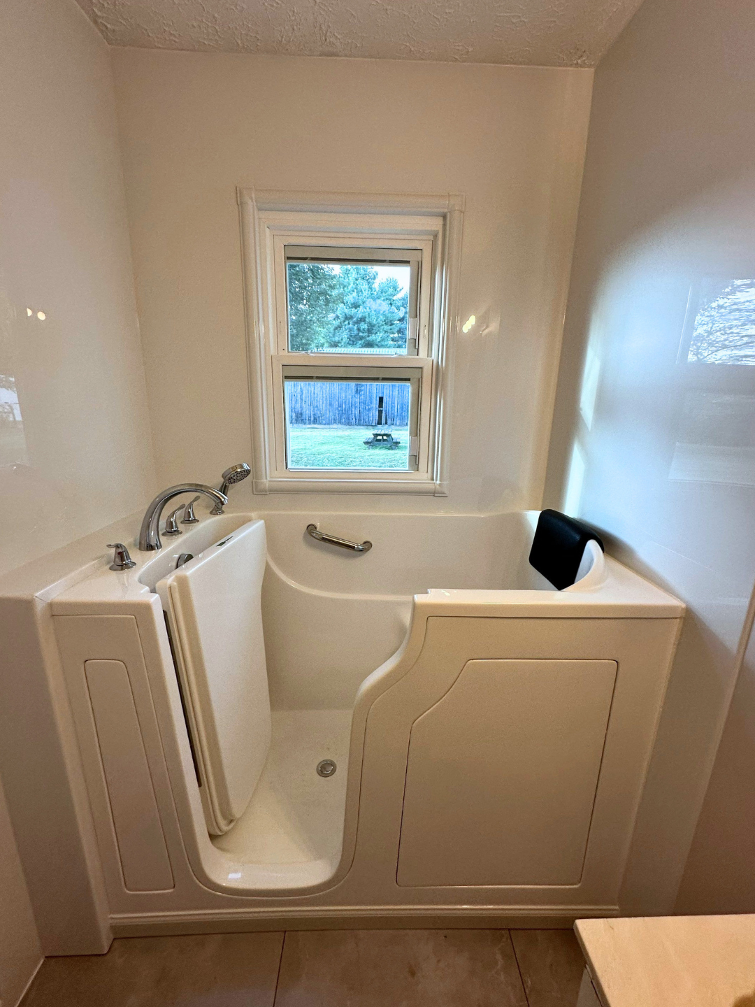 Bathroom Renovation Contractors Glasgow KY - walk-in tub